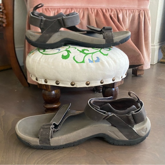 Teva Katavi Hiking Sandals - Picture 4 of 5